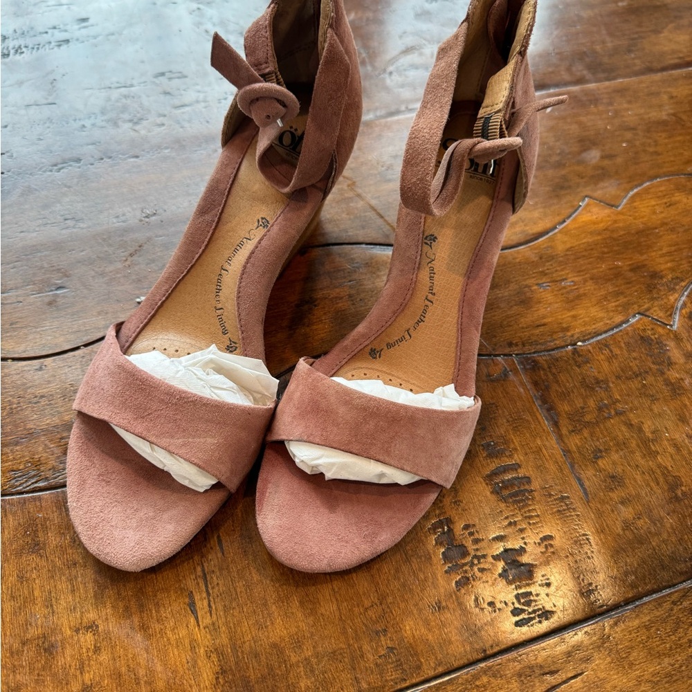 Sofft Blush Suede Women's Sandals